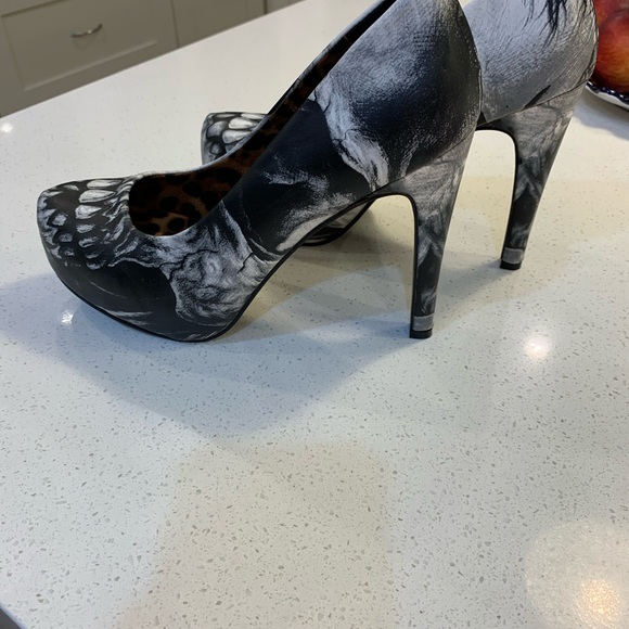 Iron Fist Dead on Platform - Picture 8 of 12